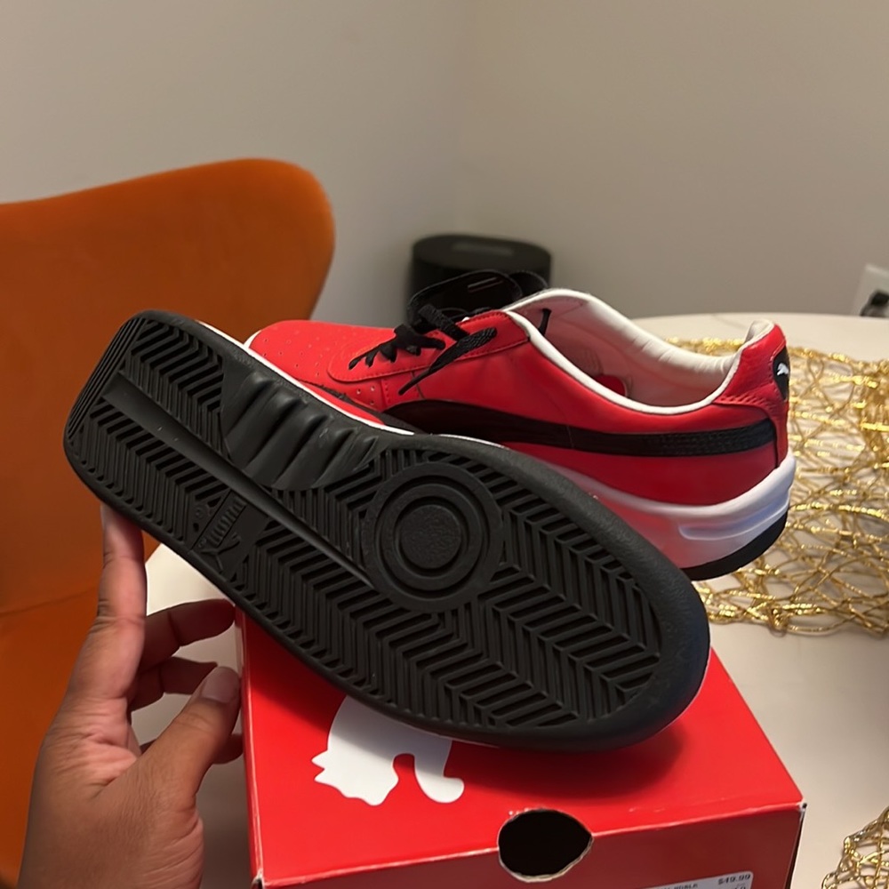 Puma shoes - Picture 2 of 3